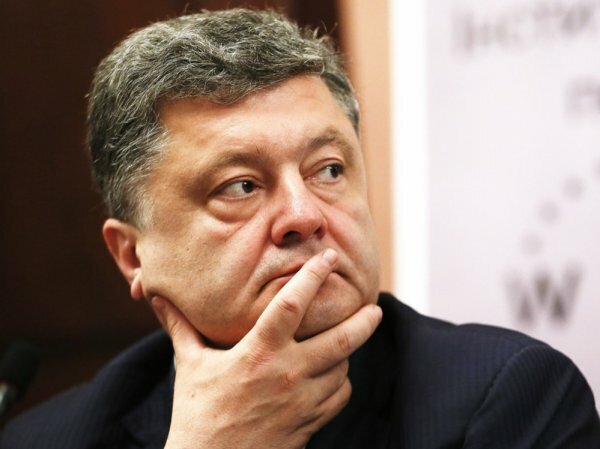 Порошенко просят ввести полную блокаду Крыма